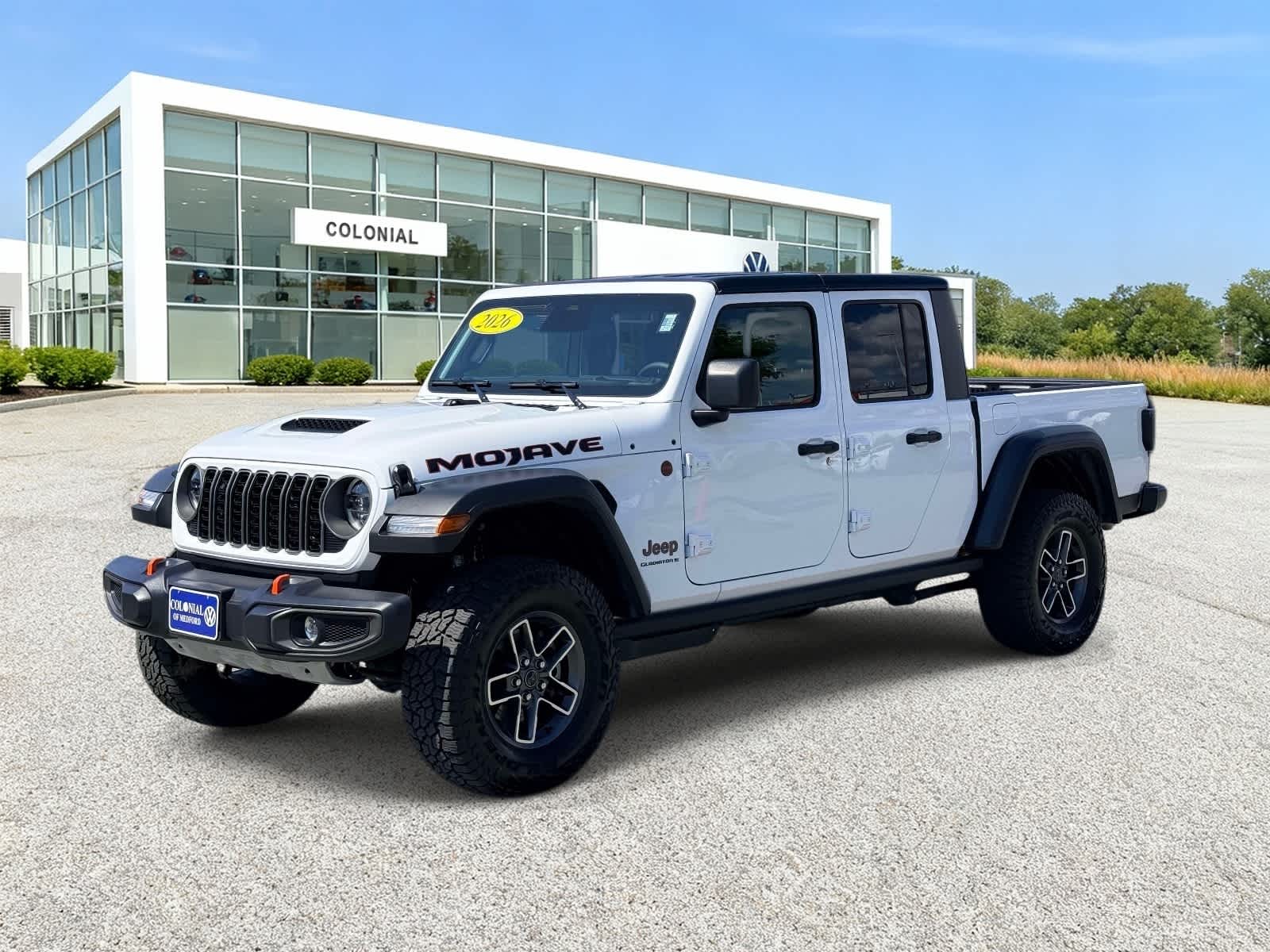 Bright White Clearcoat 2026 Jeep Gladiator Pickup Truck Four-Wheel Drive 8-Speed Automatic