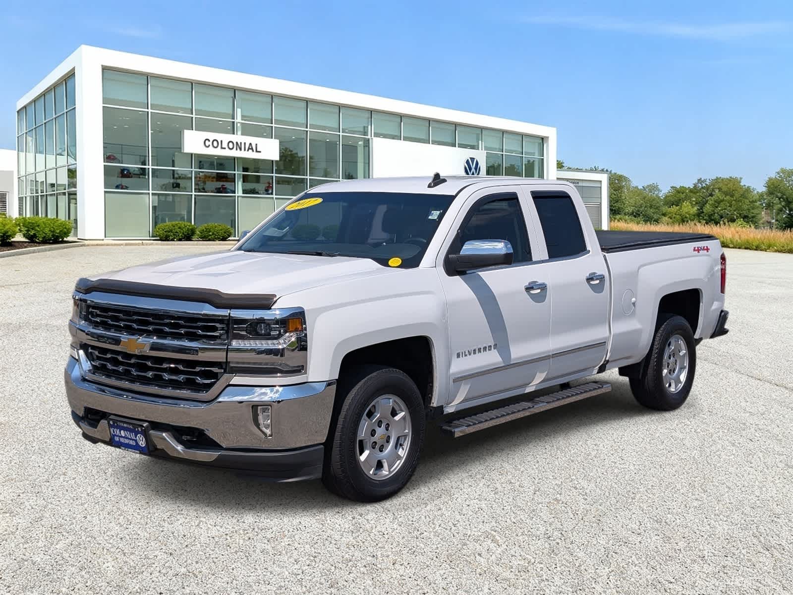 Summit White 2017 Chevrolet Silverado 1500 Pickup Truck Four-Wheel Drive 6-Speed Automatic