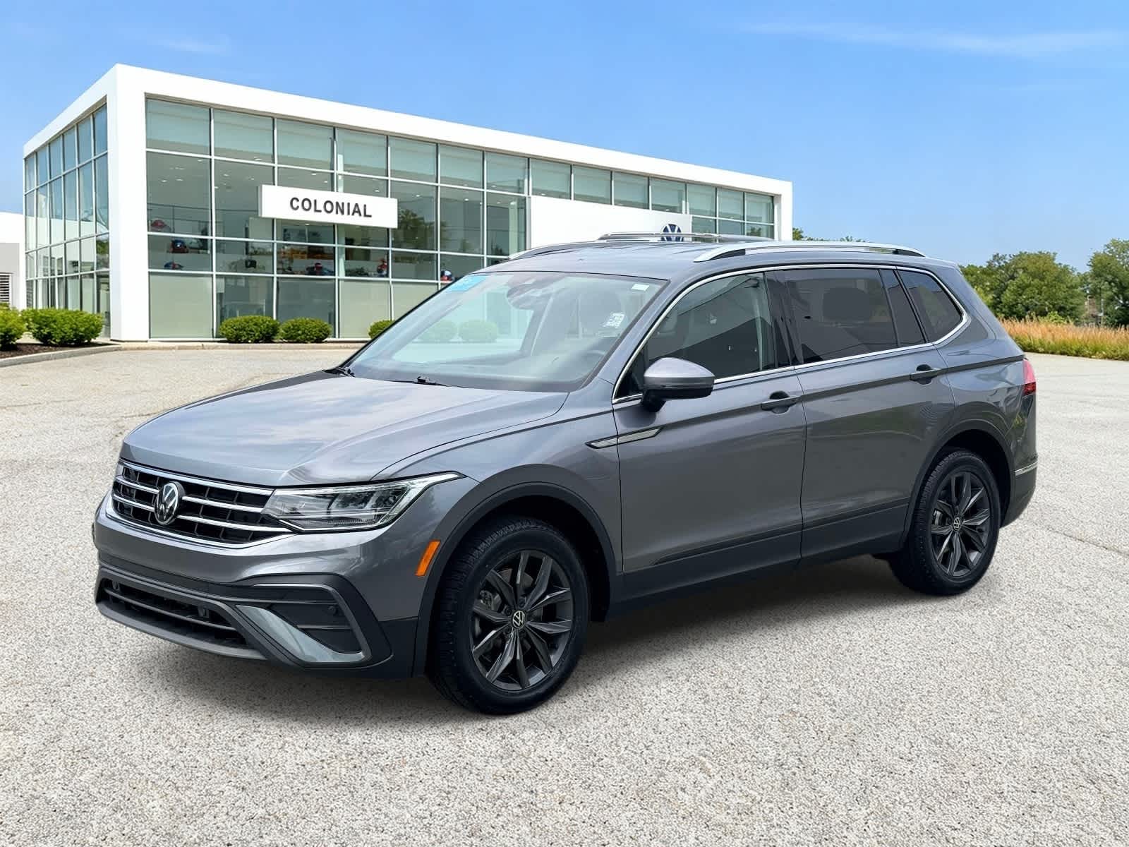 Platinum Gray Metallic 2024 Volkswagen Tiguan SUV / Crossover Front-Wheel Drive 8-Speed Automatic