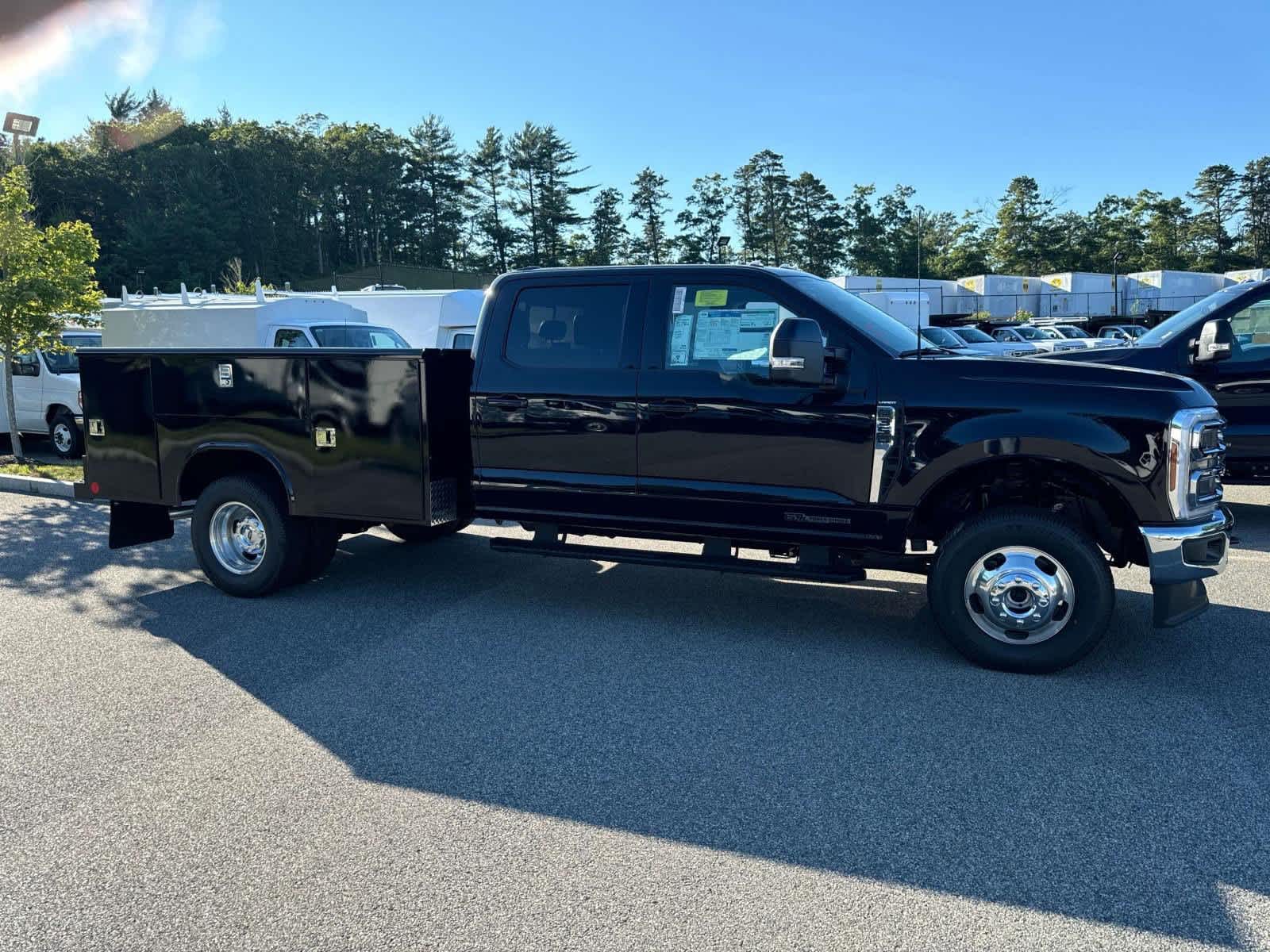 2024 Ford Super Duty F-350 DRW SUPER DUTY 4WD Crew Cab 179 WB 60 CA 19