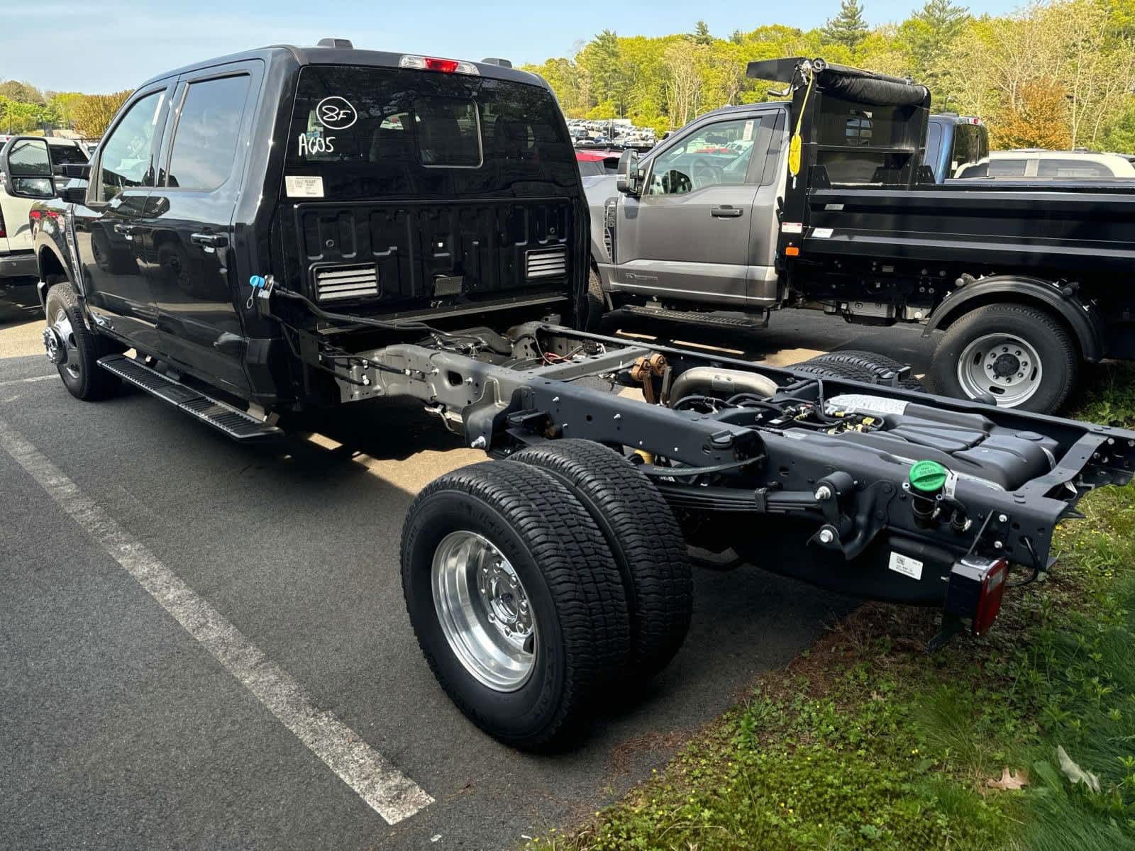 2024 Ford Super Duty F-350 DRW SUPER DUTY 4WD Crew Cab 179 WB 60 CA 2