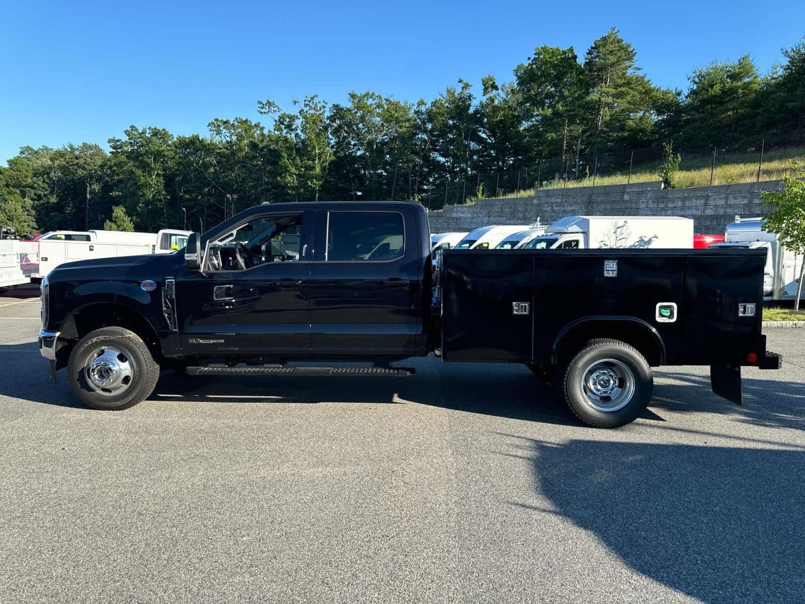 2024 Ford Super Duty F-350 DRW SUPER DUTY 4WD Crew Cab 179 WB 60 CA 15