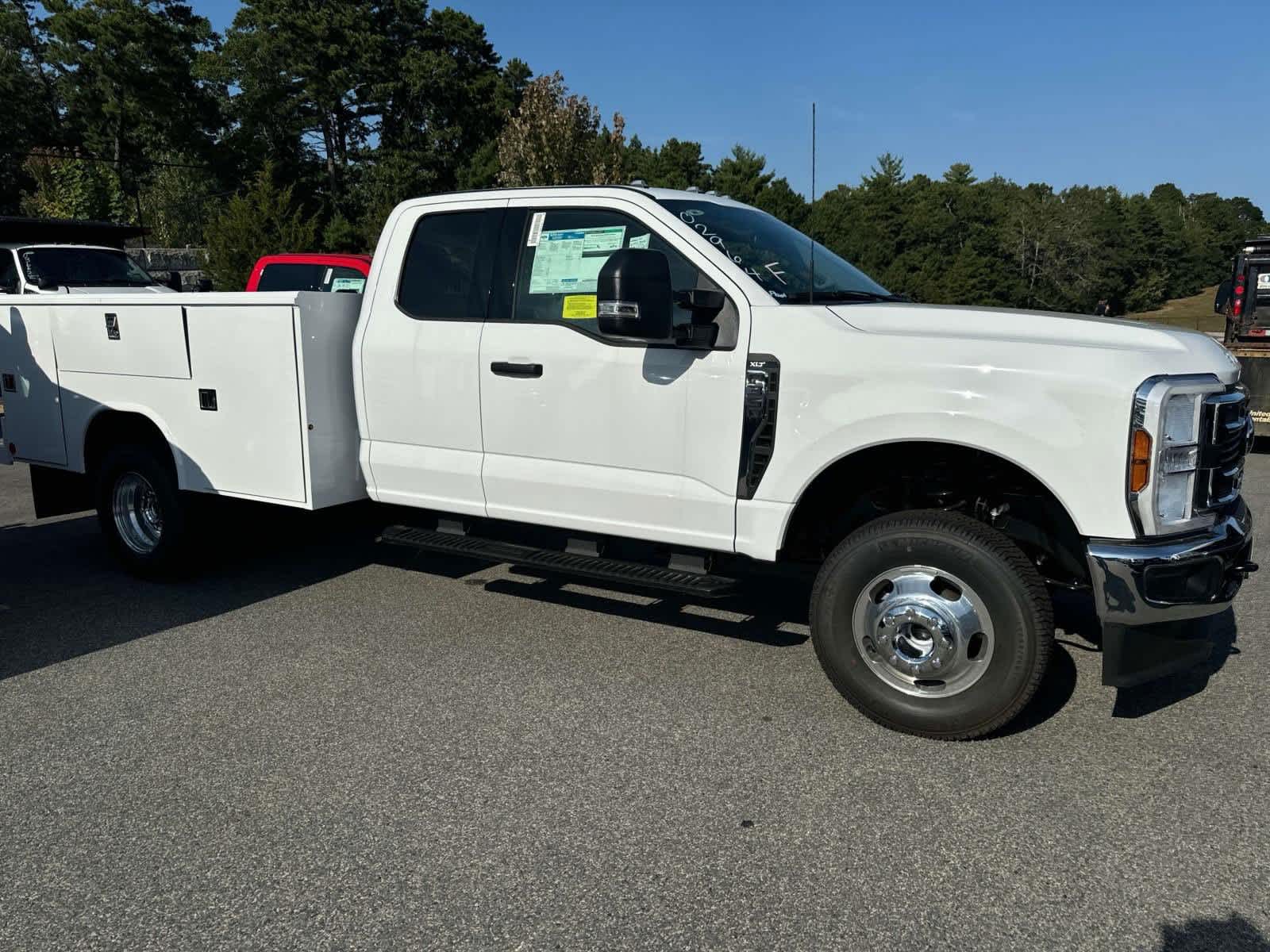 2024 Ford Super Duty F-350 DRW SUPER DUTY 4WD SuperCab 168 WB 60 CA 19