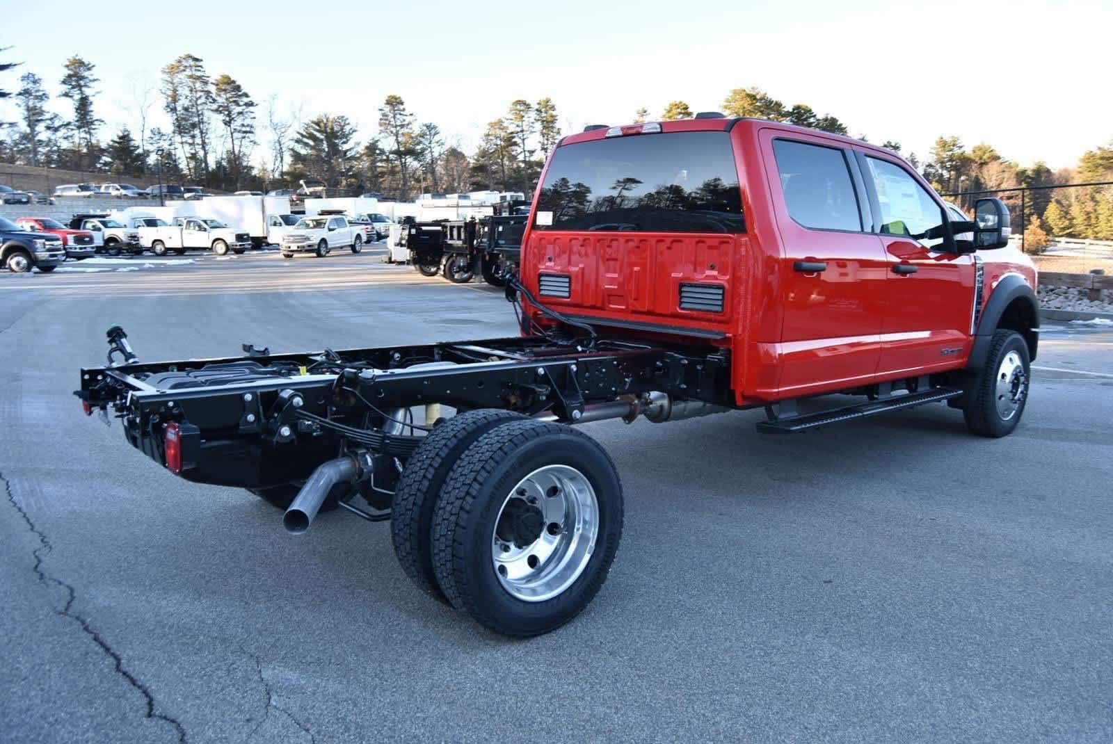 2024 Ford Super Duty F-450 DRW XLT 4WD Crew Cab 179 WB 60 CA 4