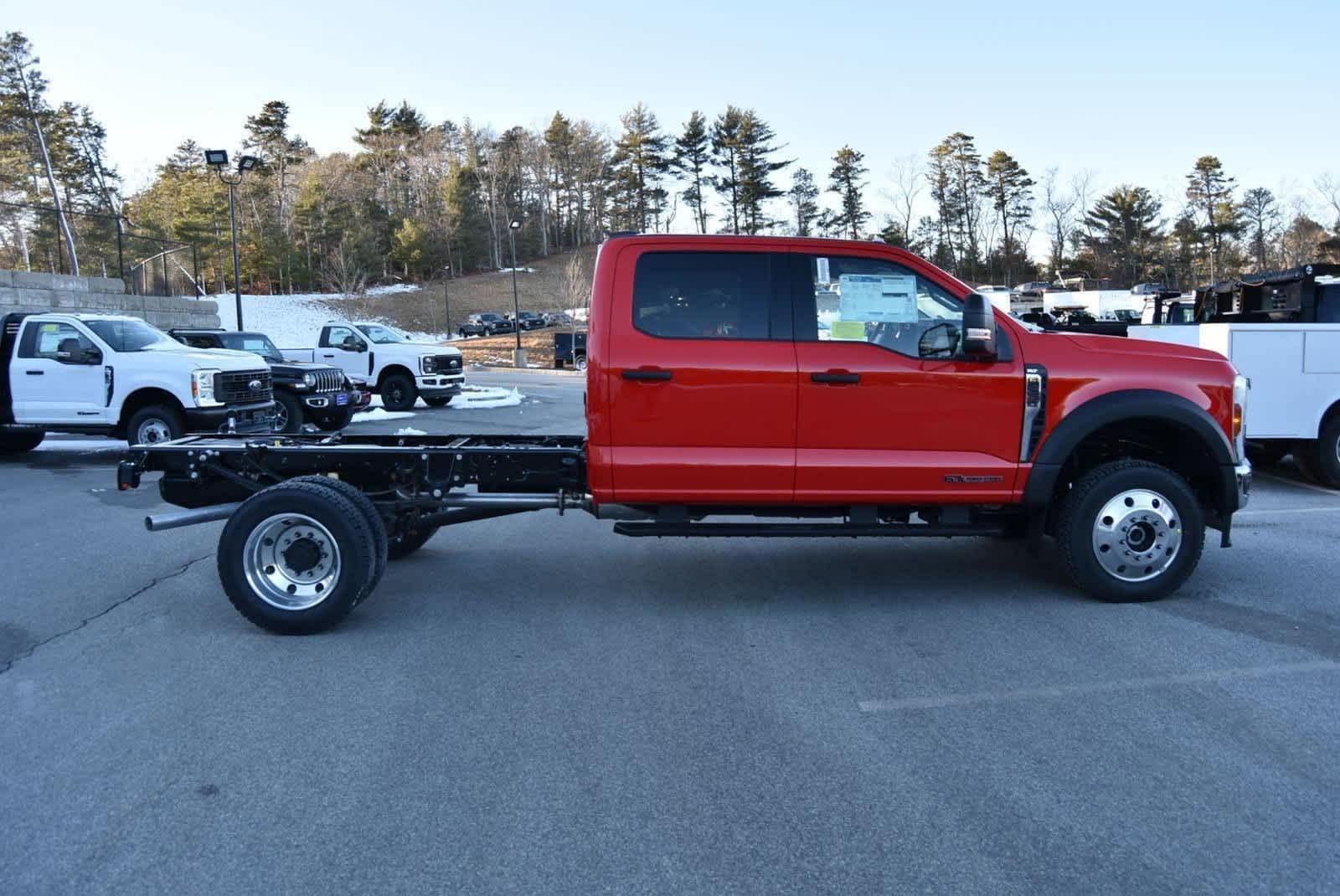 2024 Ford Super Duty F-450 DRW XLT 4WD Crew Cab 179 WB 60 CA 5