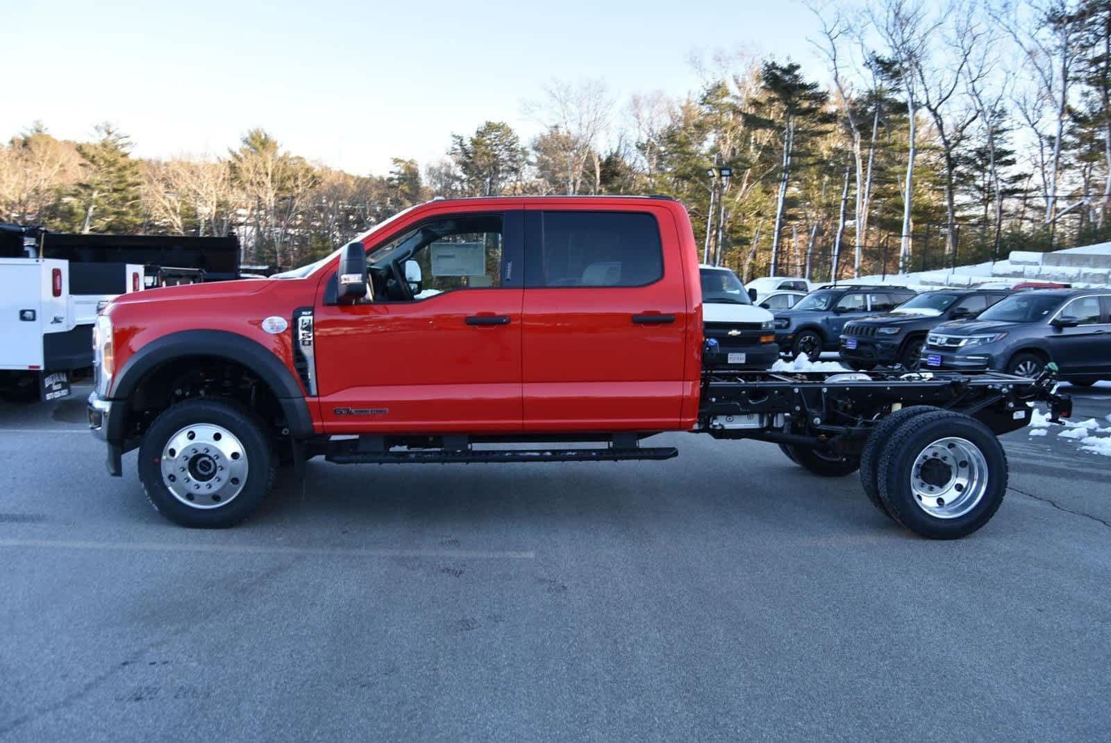 2024 Ford Super Duty F-450 DRW XLT 4WD Crew Cab 179 WB 60 CA 2