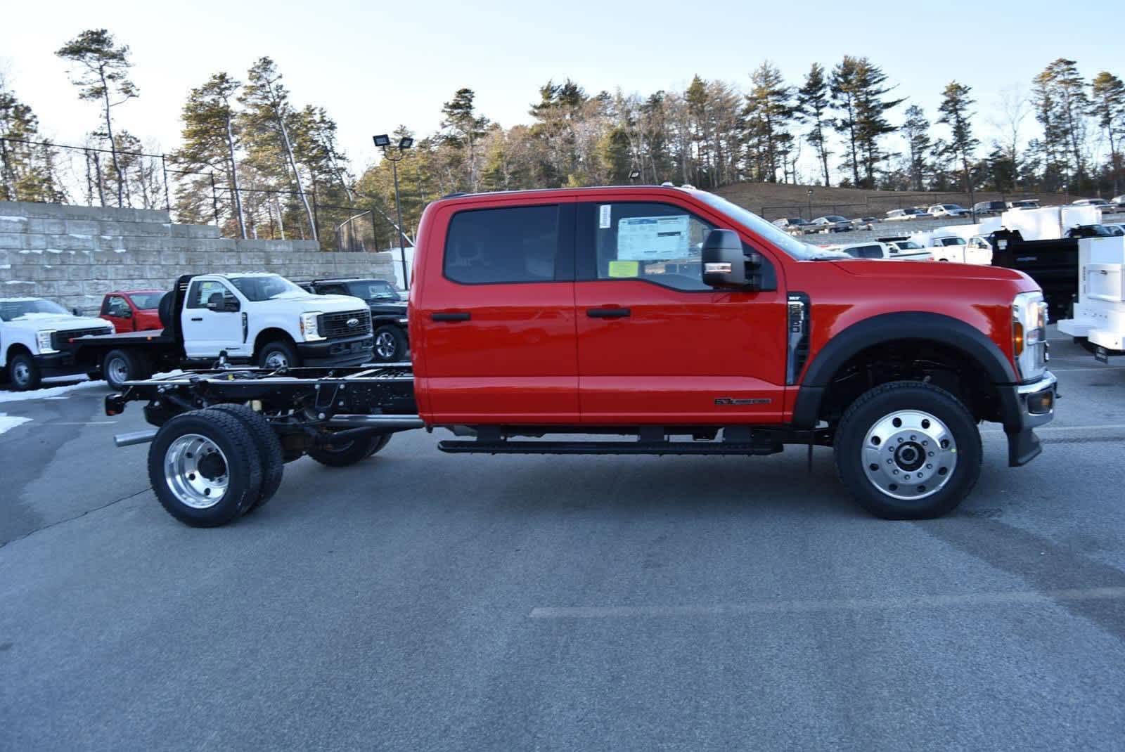 2024 Ford Super Duty F-450 DRW XLT 4WD Crew Cab 179 WB 60 CA 6