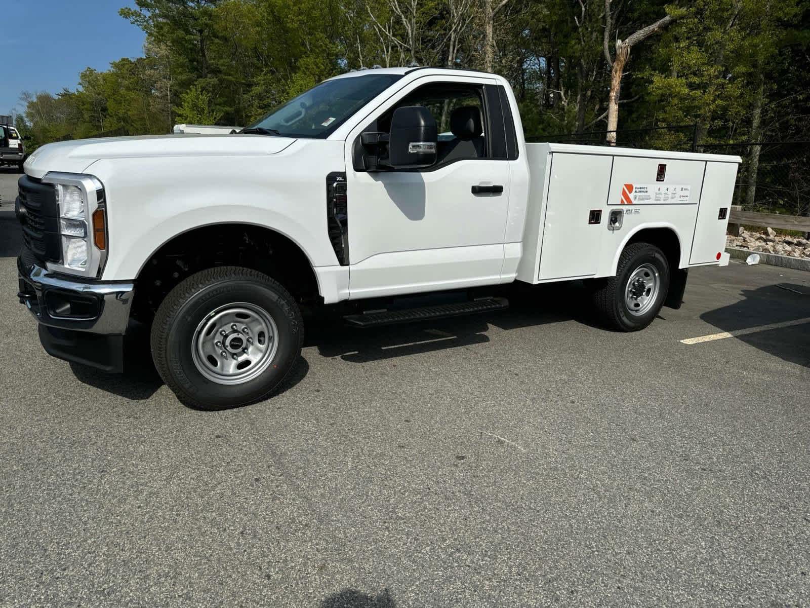 2024 Ford Super Duty F-250 SRW SUPER DUTY 4WD Reg Cab 8 Box 2