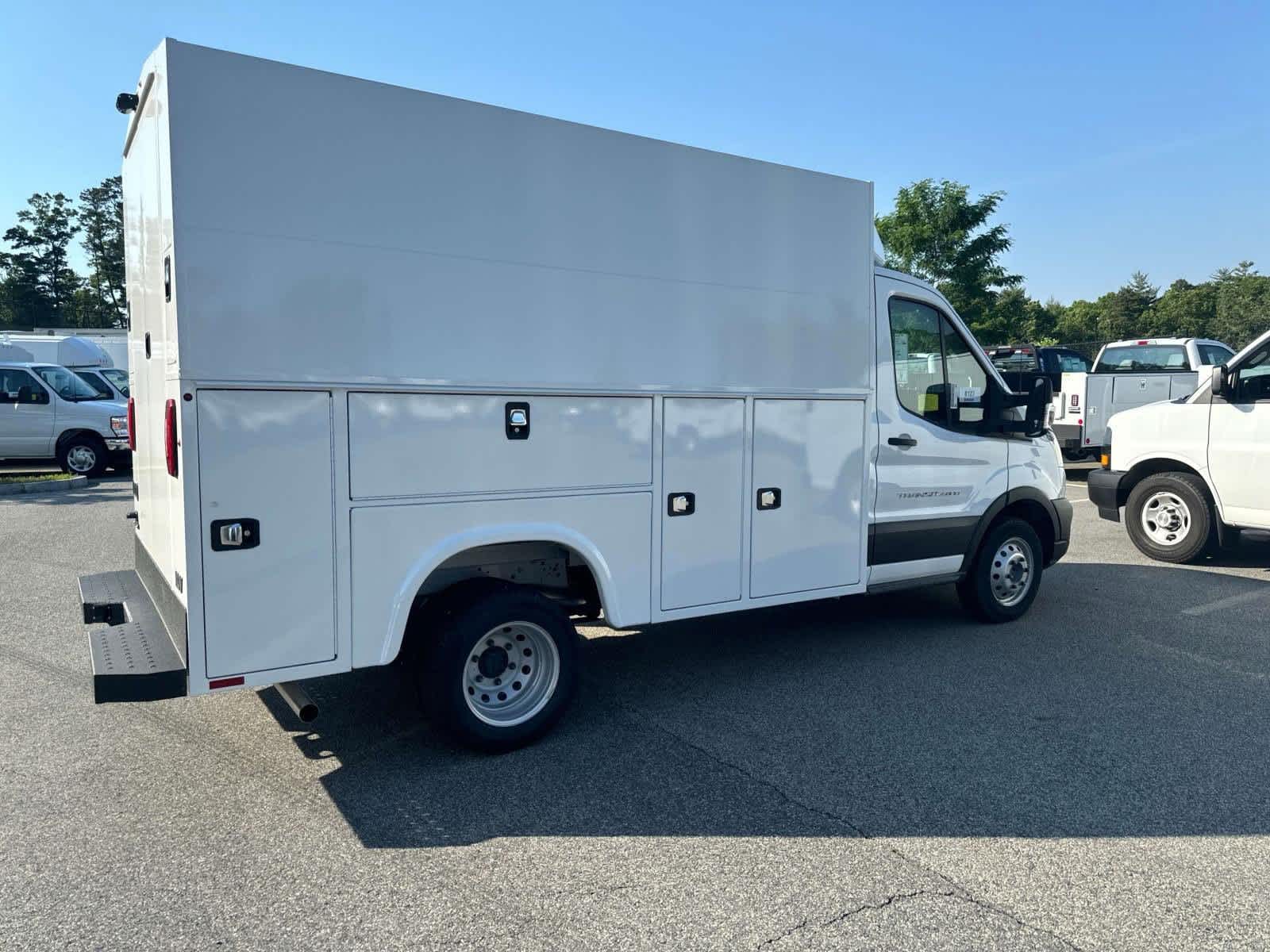 2023 Ford Transit Cutaway  4