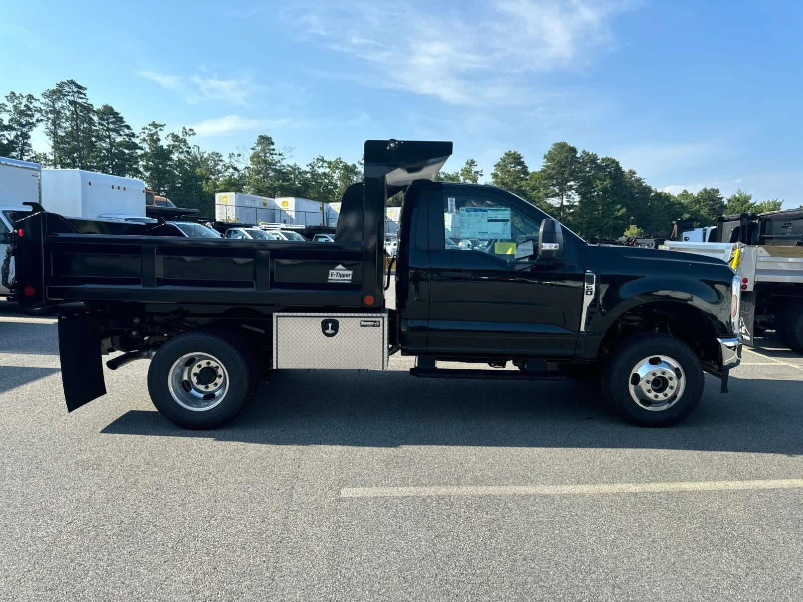 2024 Ford Super Duty F-350 DRW XL 4WD Reg Cab 169 WB 84 CA 5