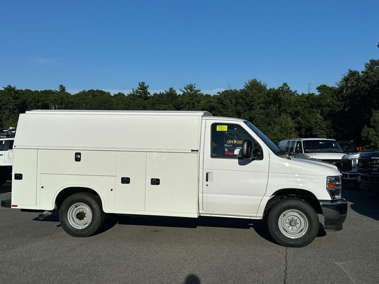 2025 Ford E-Series Cutaway SUPER DUTY 5