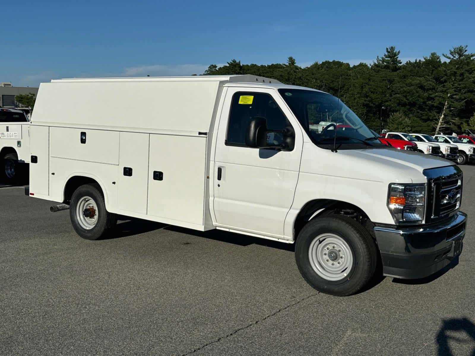 2025 Ford E-Series Cutaway SUPER DUTY 6