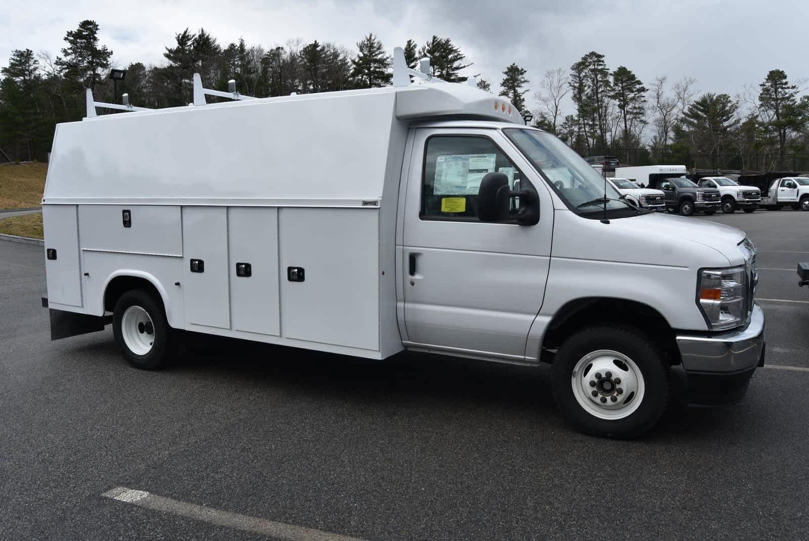 2024 Ford E-Series Cutaway SUPER DUTY 6