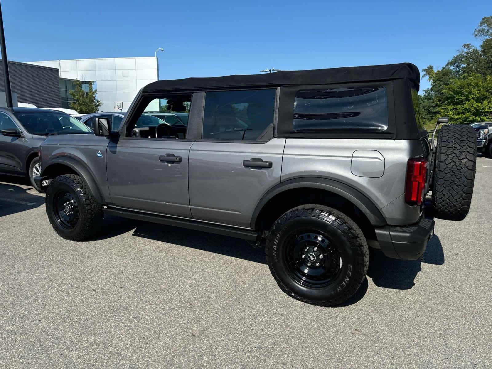 2021 Ford Bronco Black Diamond 3