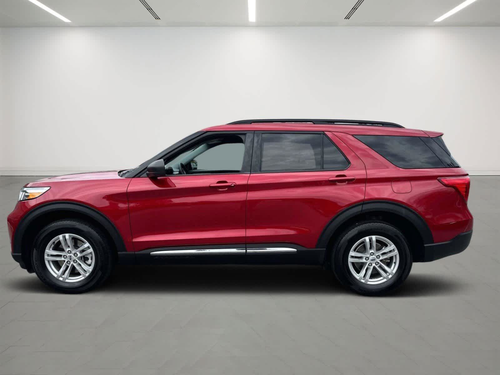 2023 Ford Explorer XLT 2