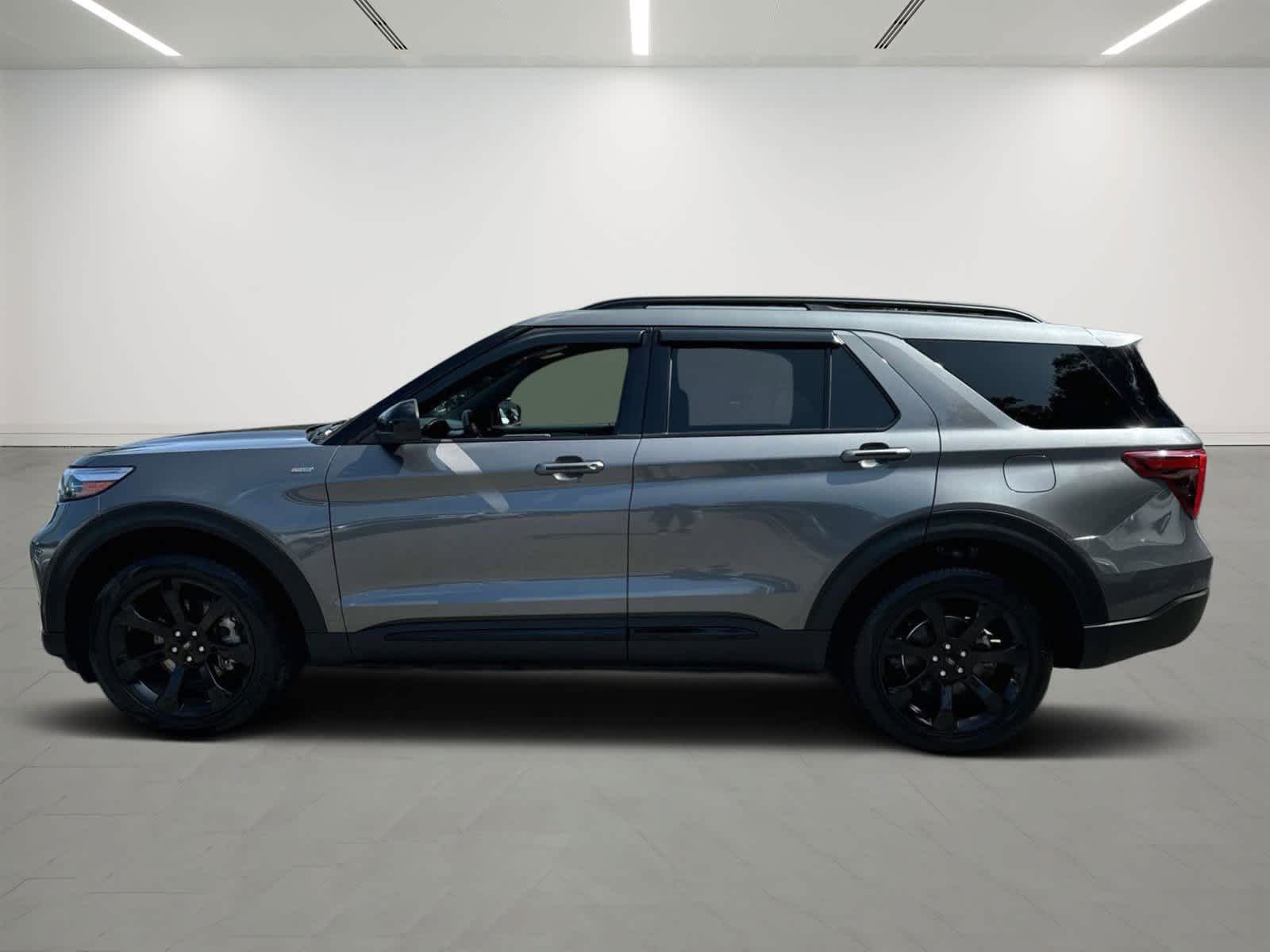 2023 Ford Explorer ST-Line 2