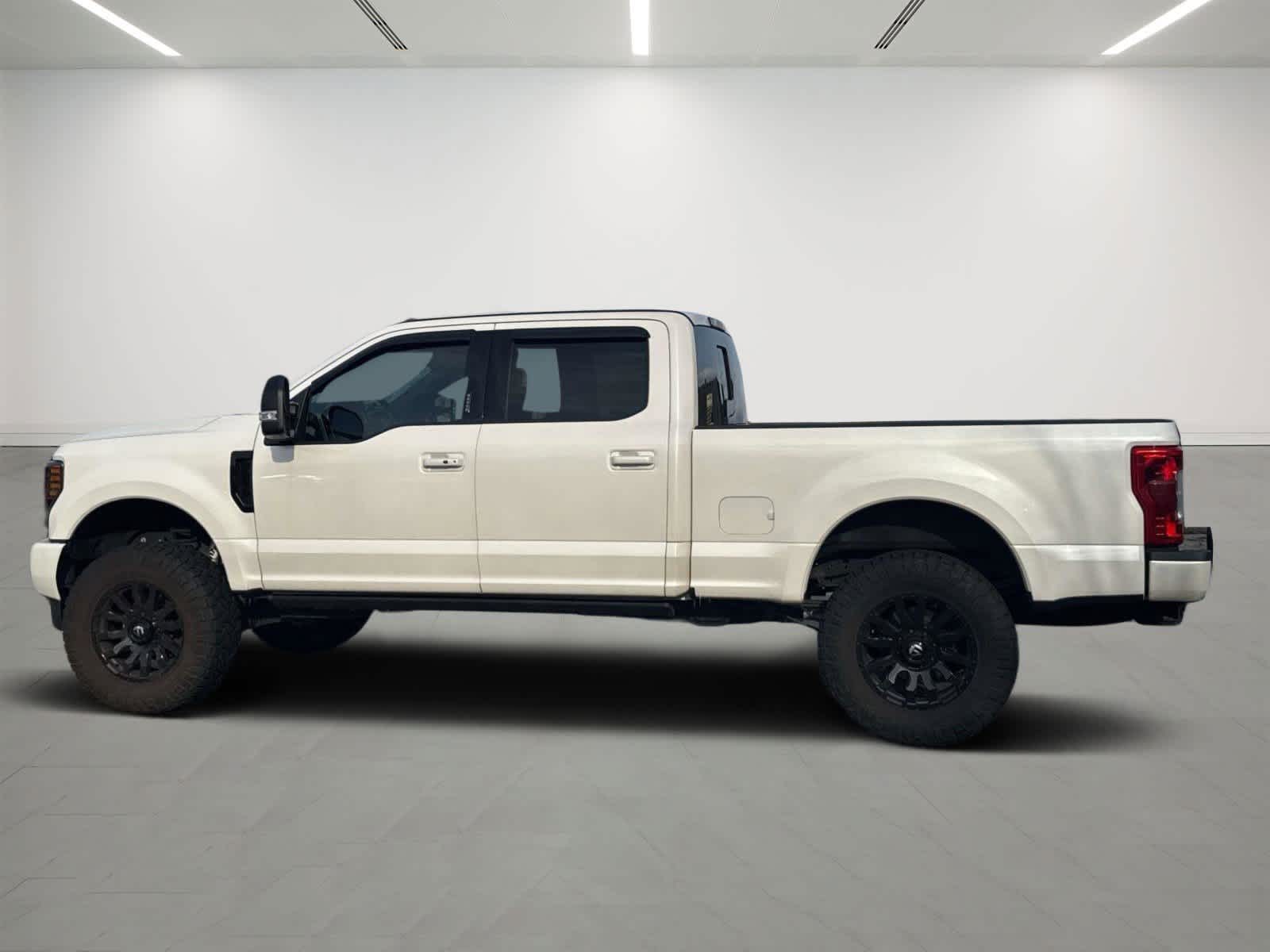 2019 Ford Super Duty F-250 SRW LARIAT 4WD Crew Cab 6.75 Box 3