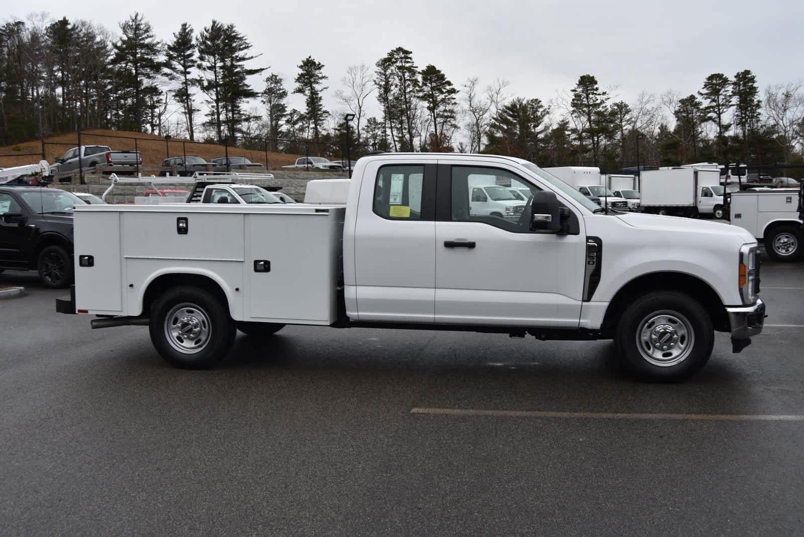 2023 Ford Super Duty F-250 SRW XL 2WD SuperCab 8 Box 5