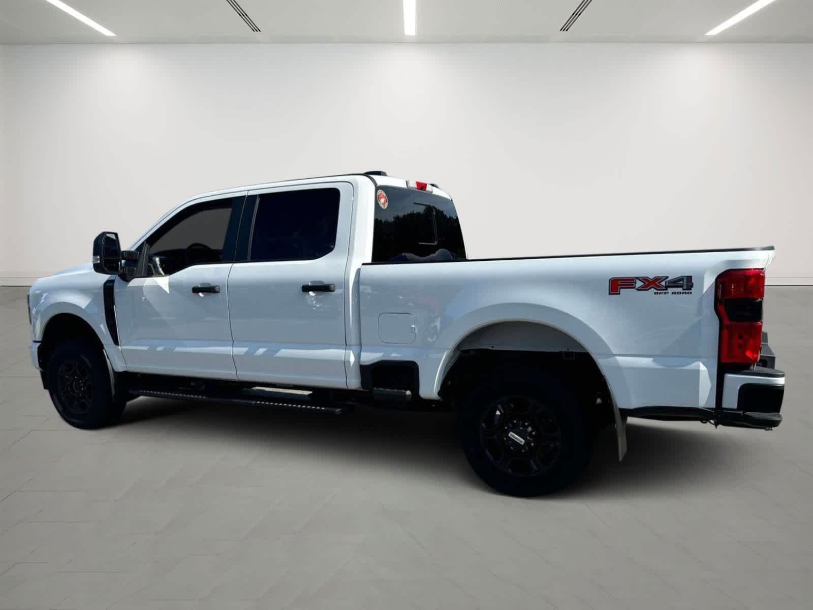 2023 Ford Super Duty F-250 SRW XL 4WD Crew Cab 6.75 Box 3