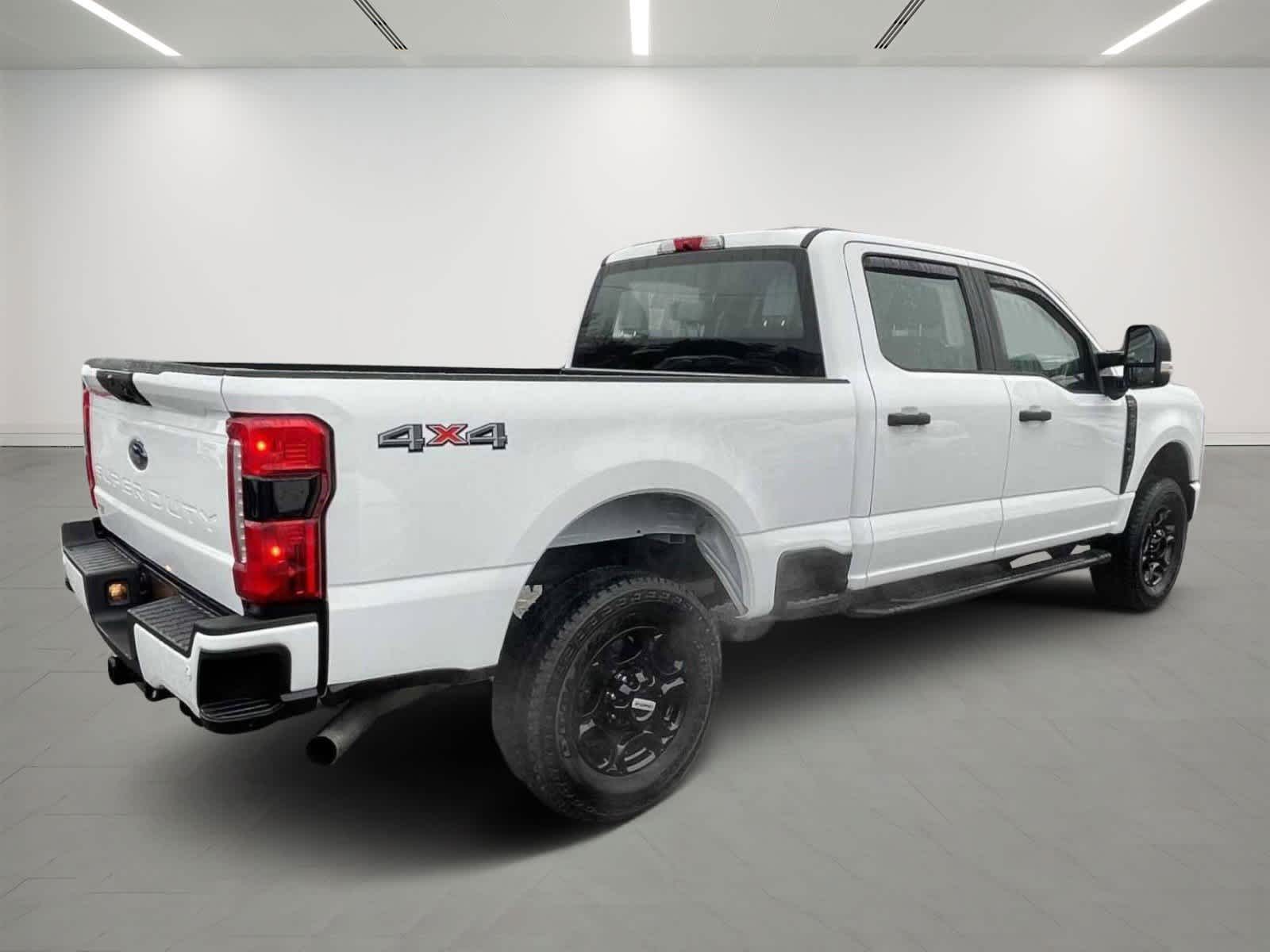 2023 Ford Super Duty F-250 SRW XL 4WD Crew Cab 6.75 Box 6