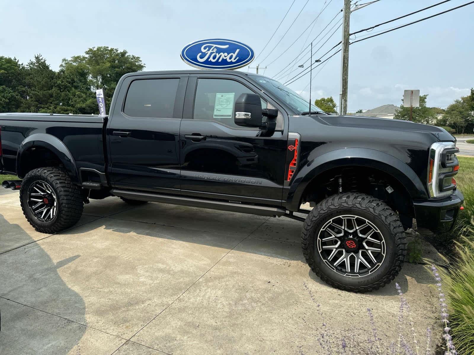 2024 Ford Super Duty F-250 SRW LARIAT 3