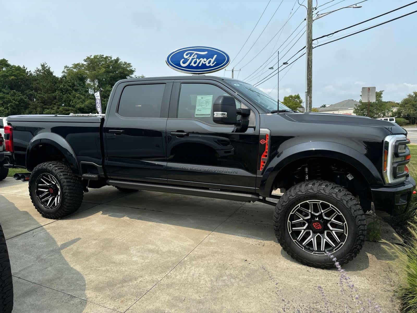 2024 Ford Super Duty F-250 SRW LARIAT 2