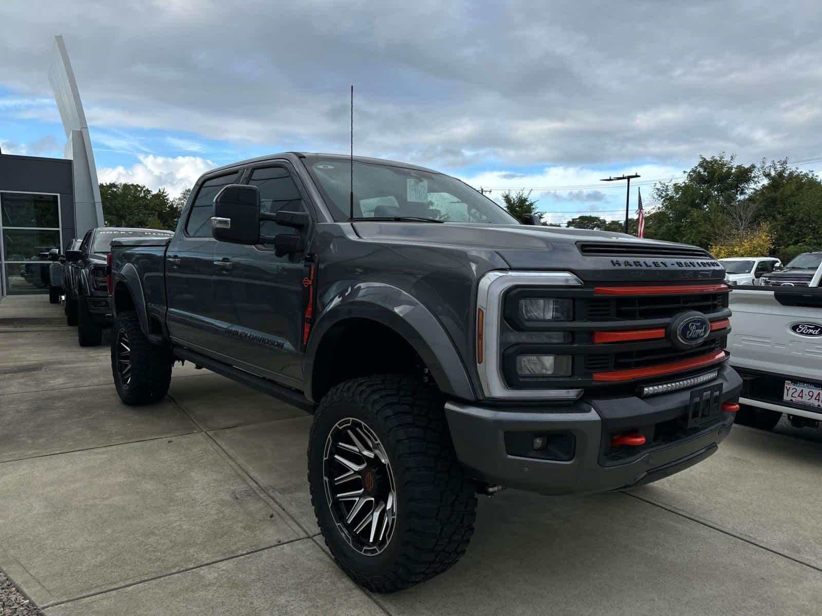 2024 Ford Super Duty F-250 SRW LARIAT 6