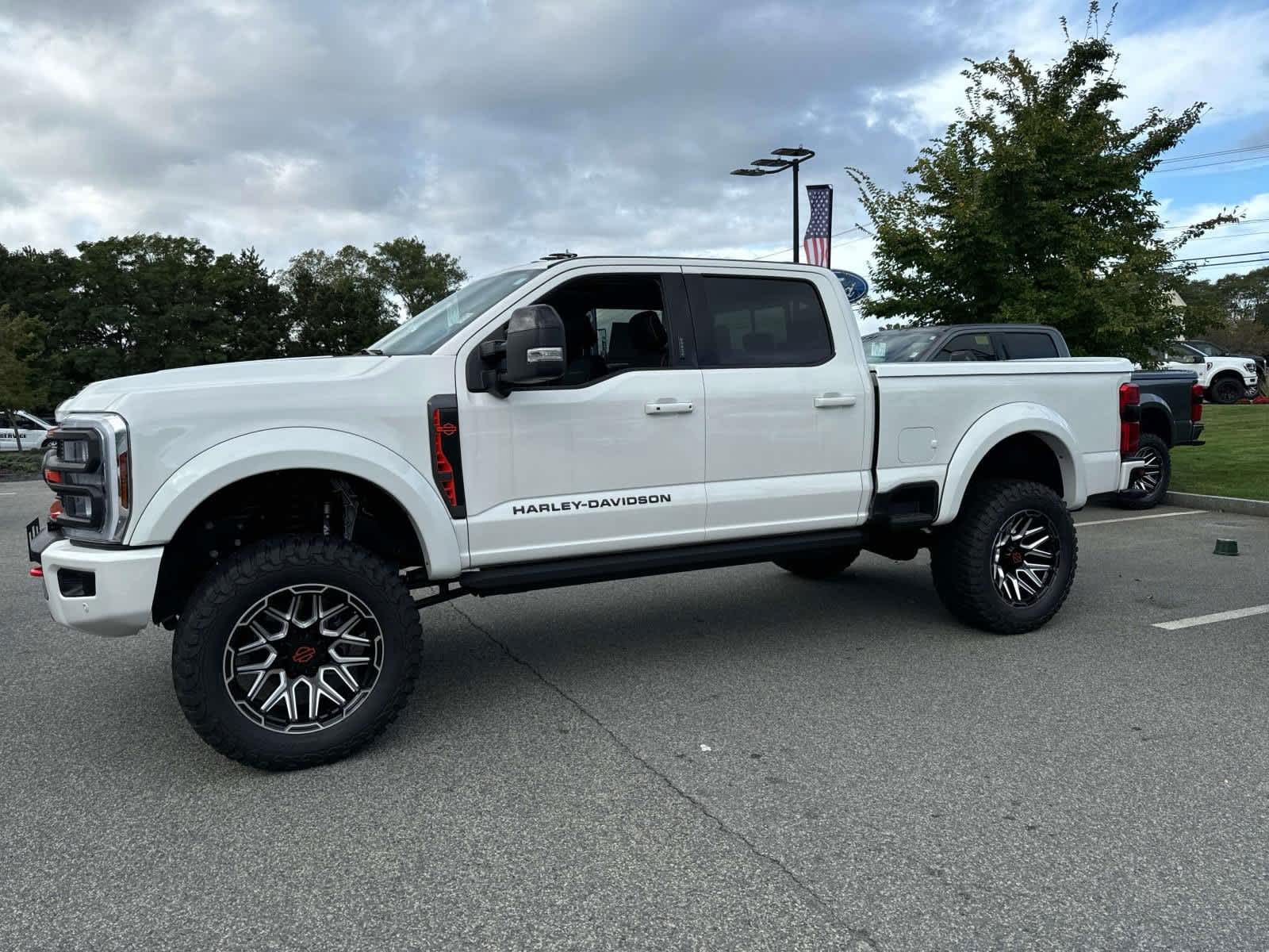 2024 Ford Super Duty F-250 SRW LARIAT 2