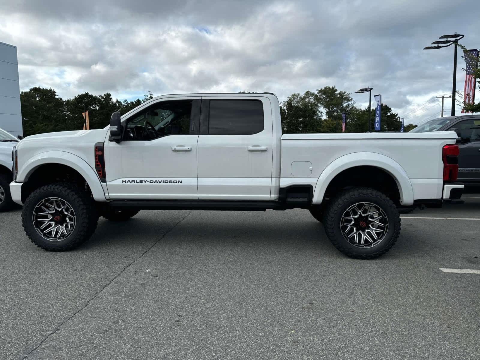 2024 Ford Super Duty F-250 SRW LARIAT 3