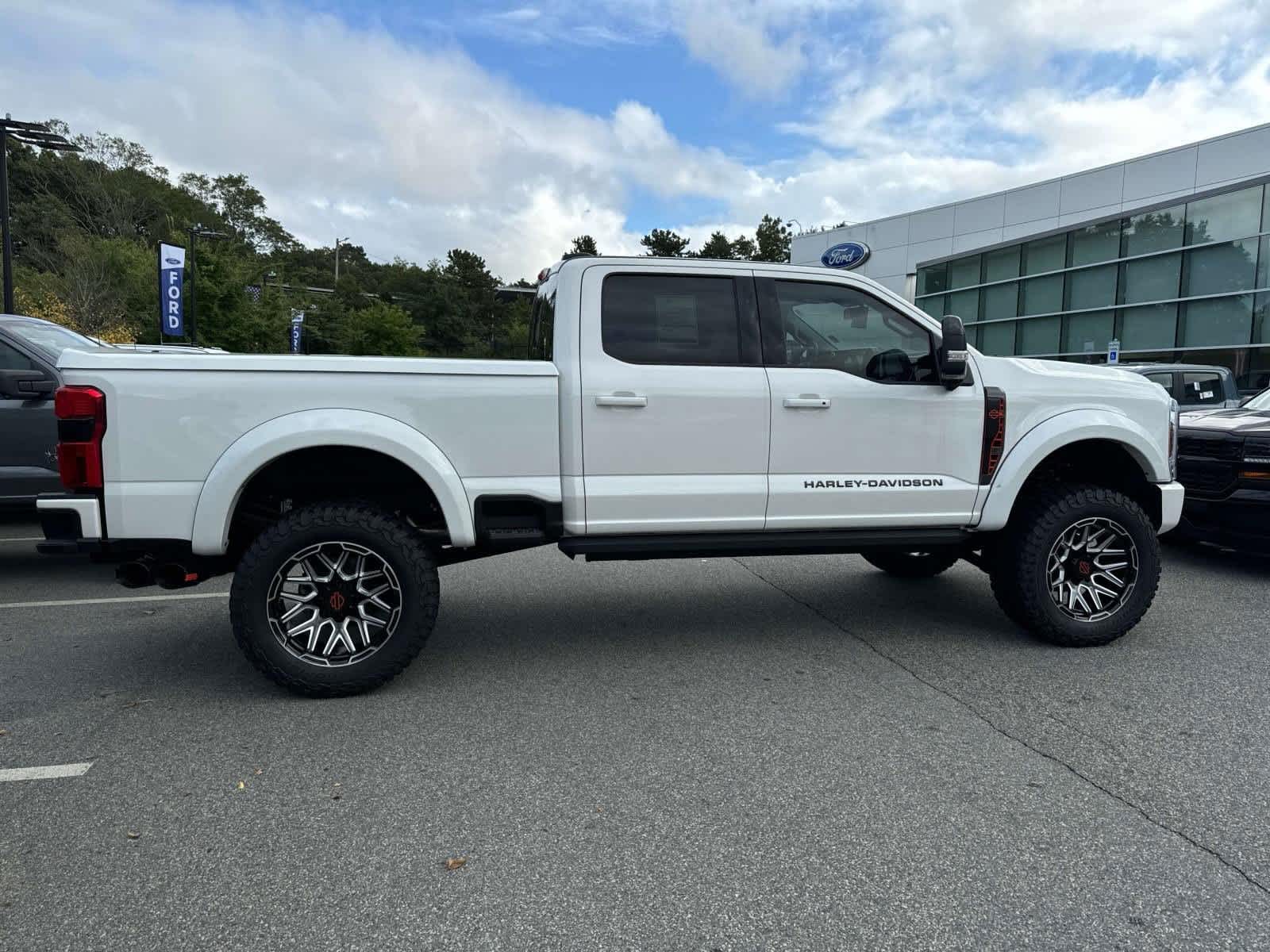 2024 Ford Super Duty F-250 SRW LARIAT 4