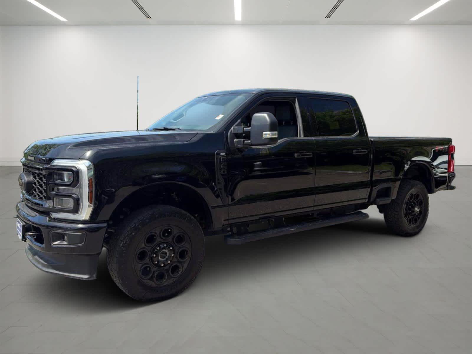  2025 Ford F-350 Super Duty XLT Crew Cab 4WD   