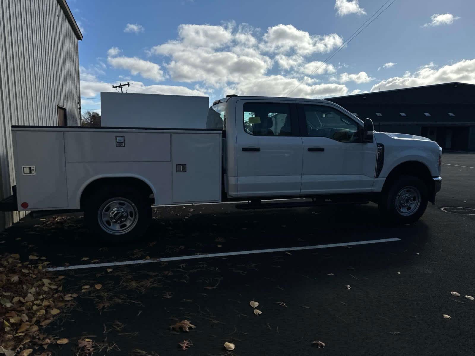 2023 Ford Super Duty F-350 SRW XL 4WD Crew Cab 6.75 Box 27