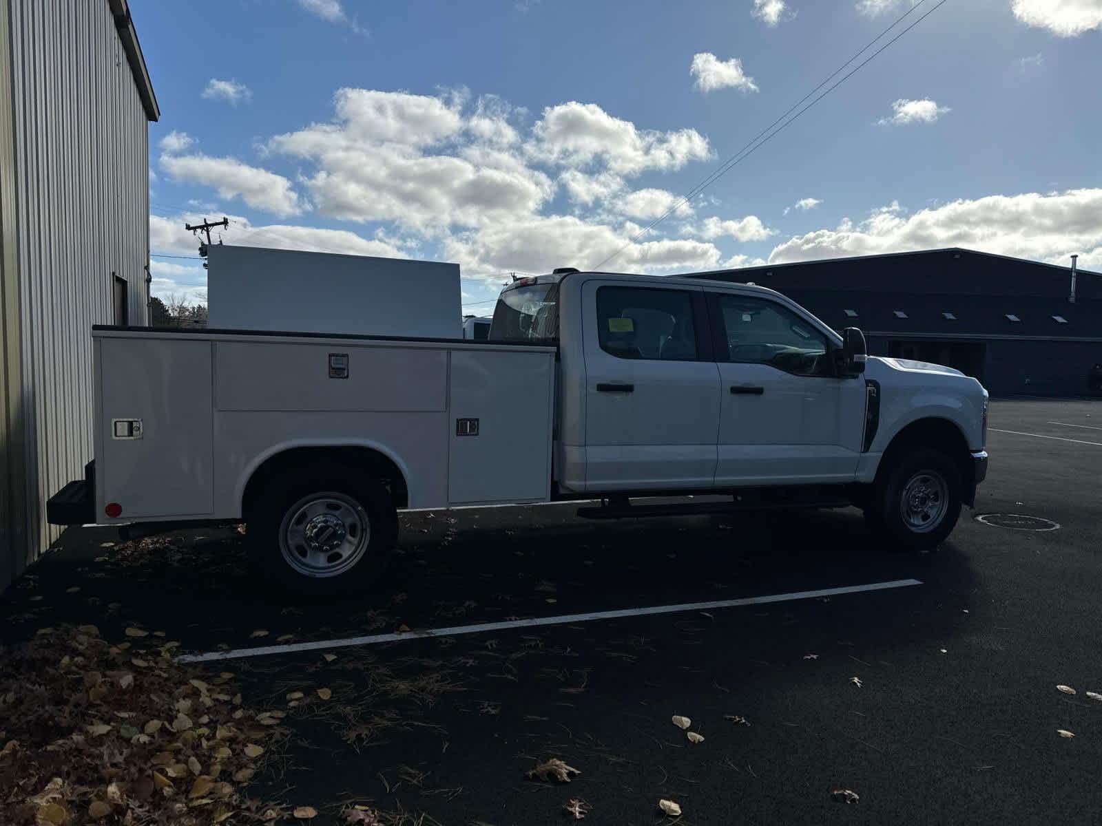 2023 Ford Super Duty F-350 SRW XL 4WD Crew Cab 6.75 Box 26