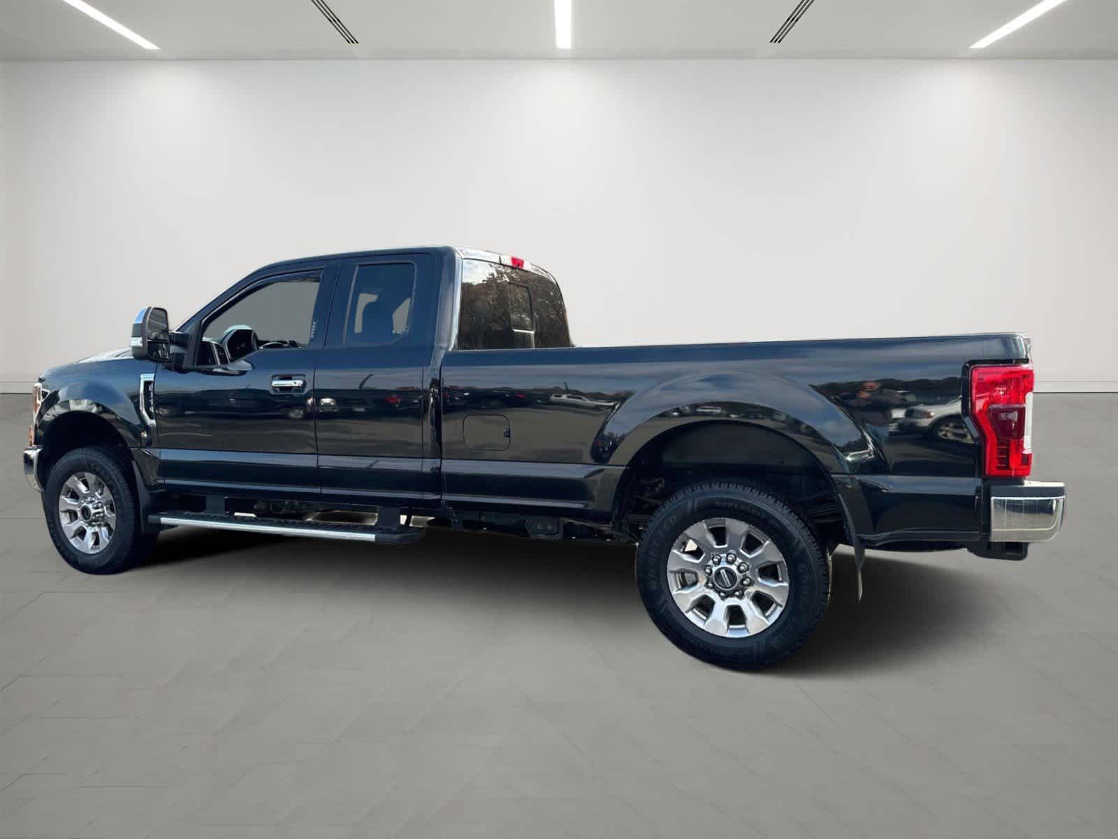 2019 Ford Super Duty F-350 SRW LARIAT 4WD SuperCab 8 Box 3