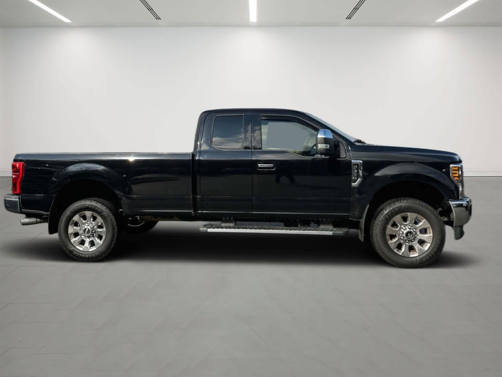 2019 Ford Super Duty F-350 SRW LARIAT 4WD SuperCab 8 Box 5