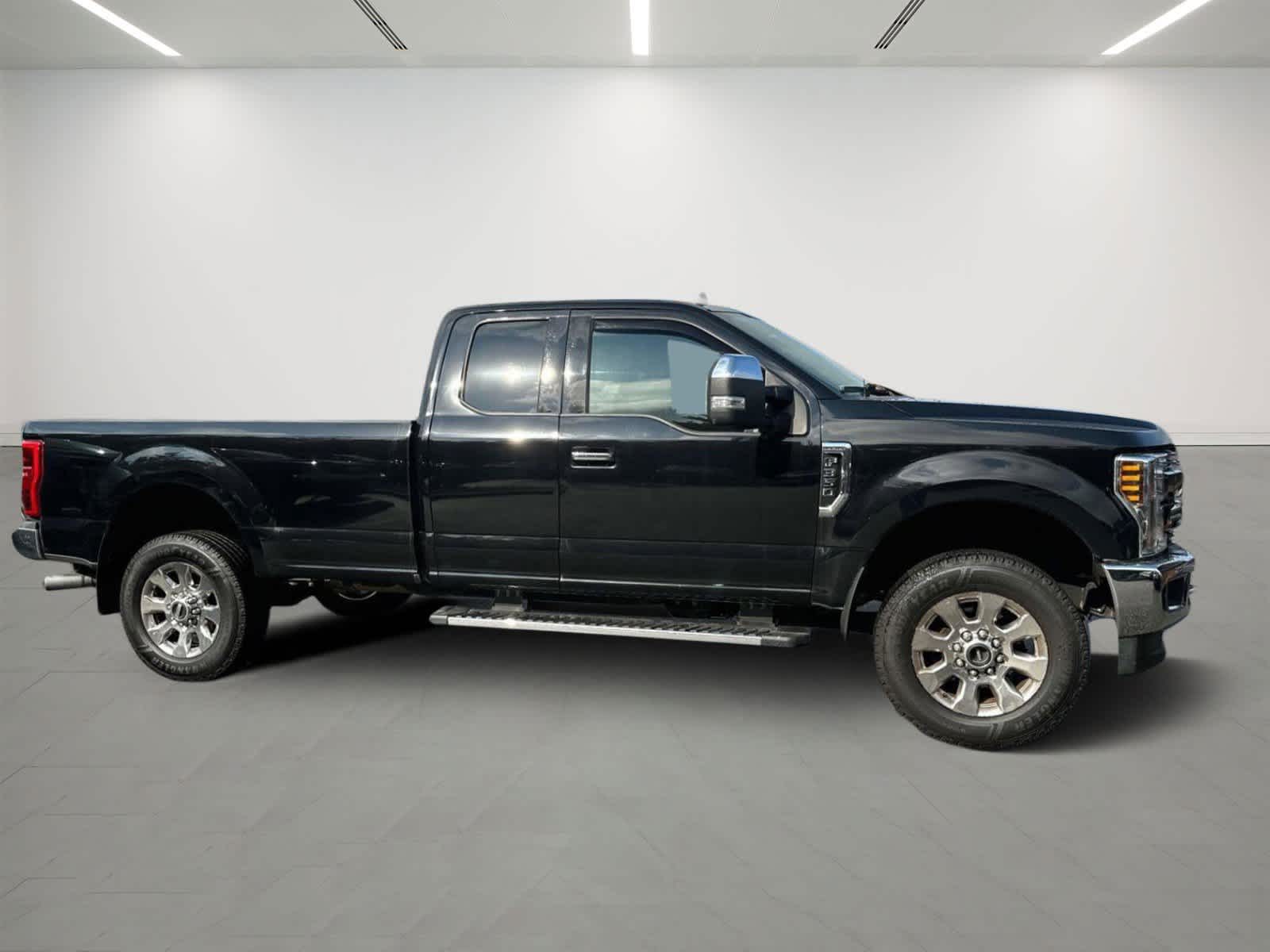 2019 Ford Super Duty F-350 SRW LARIAT 4WD SuperCab 8 Box 6