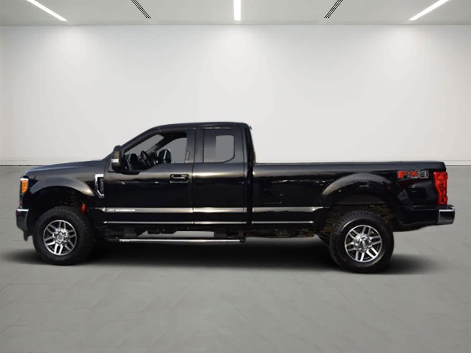 2017 Ford Super Duty F-350 SRW Lariat 4WD SuperCab 6.75 Box 2