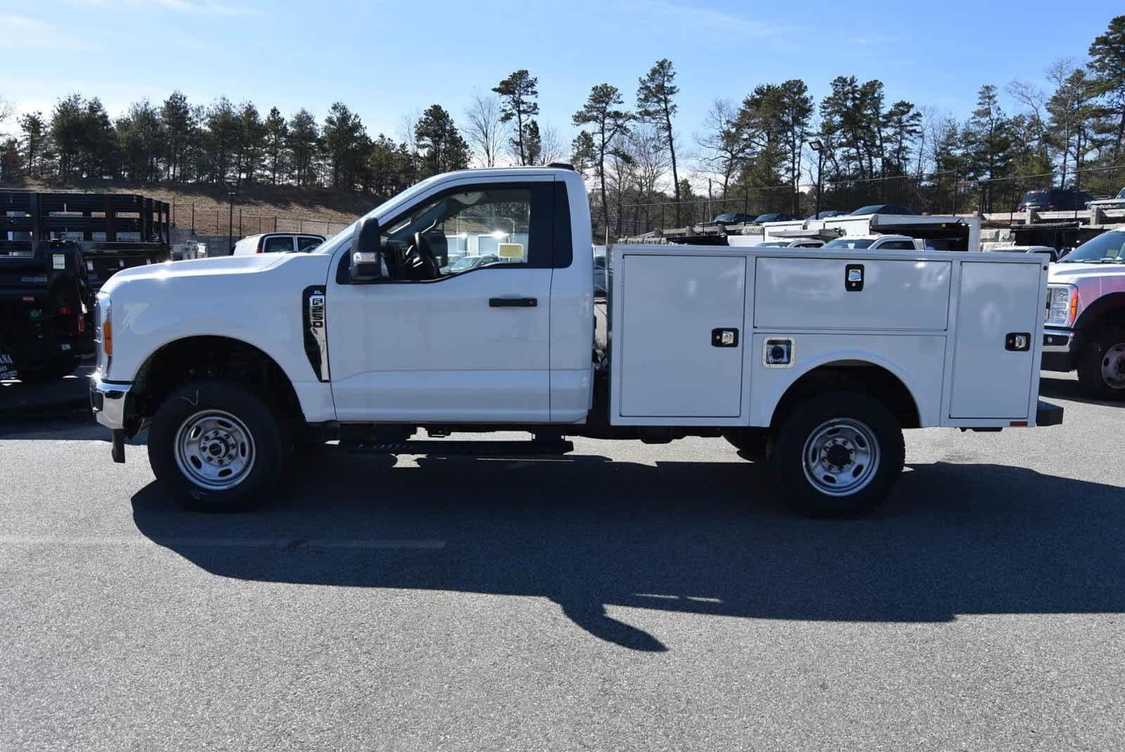 2023 Ford Super Duty F-250 SRW XL 4WD Reg Cab 8 Box 2