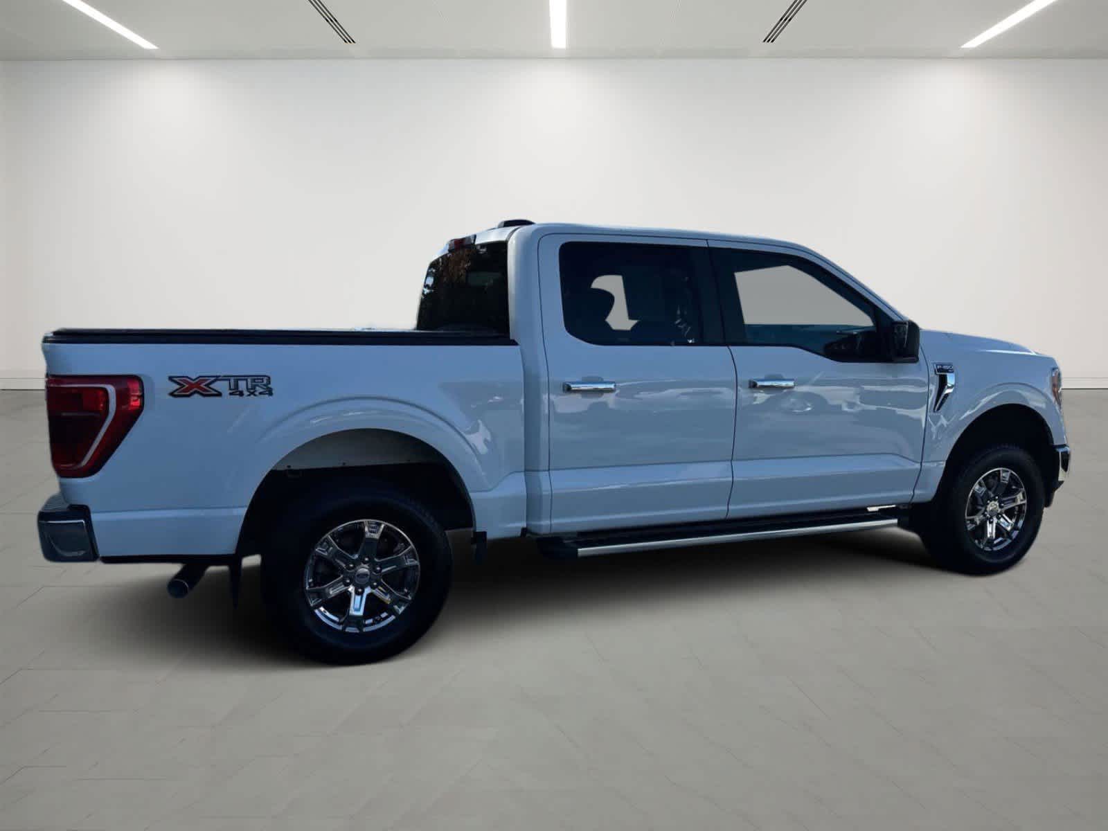 2022 Ford F-150 XLT 4WD SuperCrew 5.5 Box 4