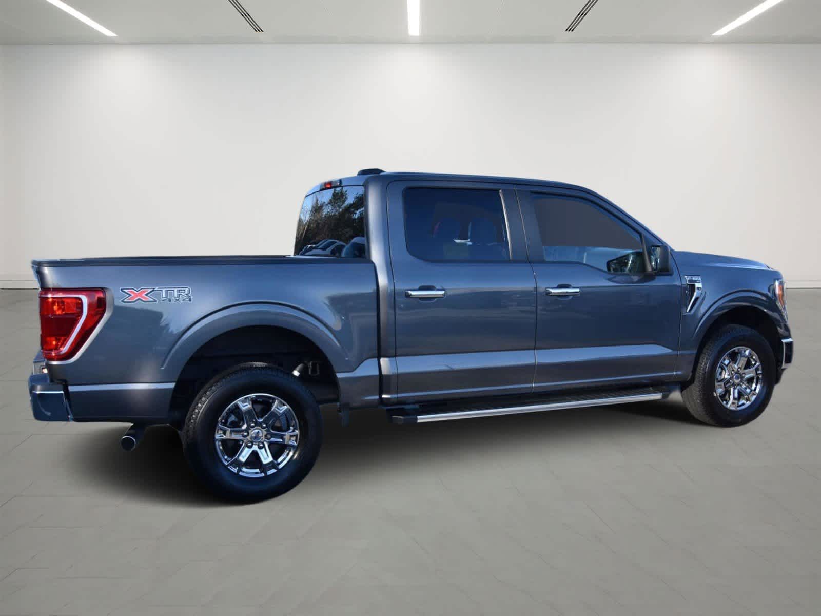 2022 Ford F-150 XLT 4WD SuperCrew 5.5 Box 4