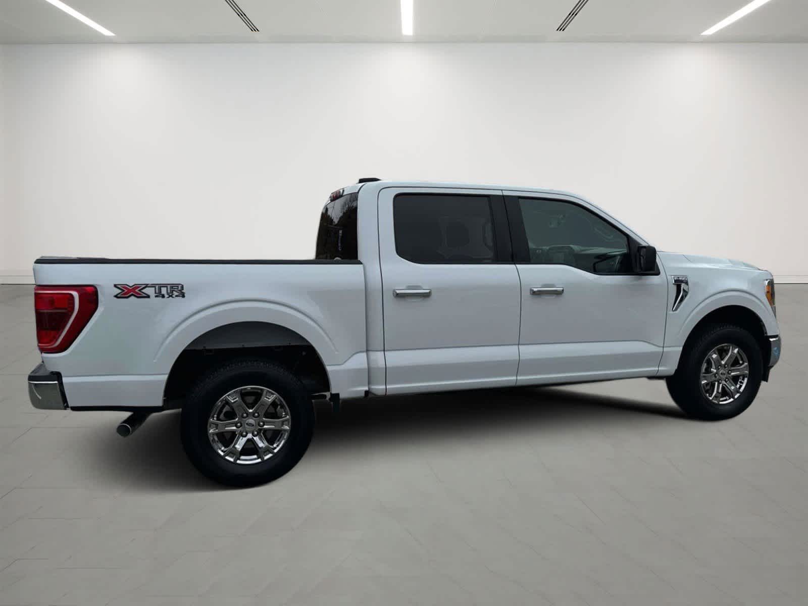 2023 Ford F-150 XLT 4WD SuperCrew 5.5 Box 4