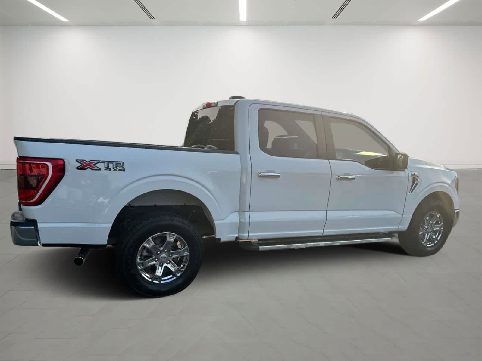 2022 Ford F-150 XLT 4WD SuperCrew 5.5 Box 4