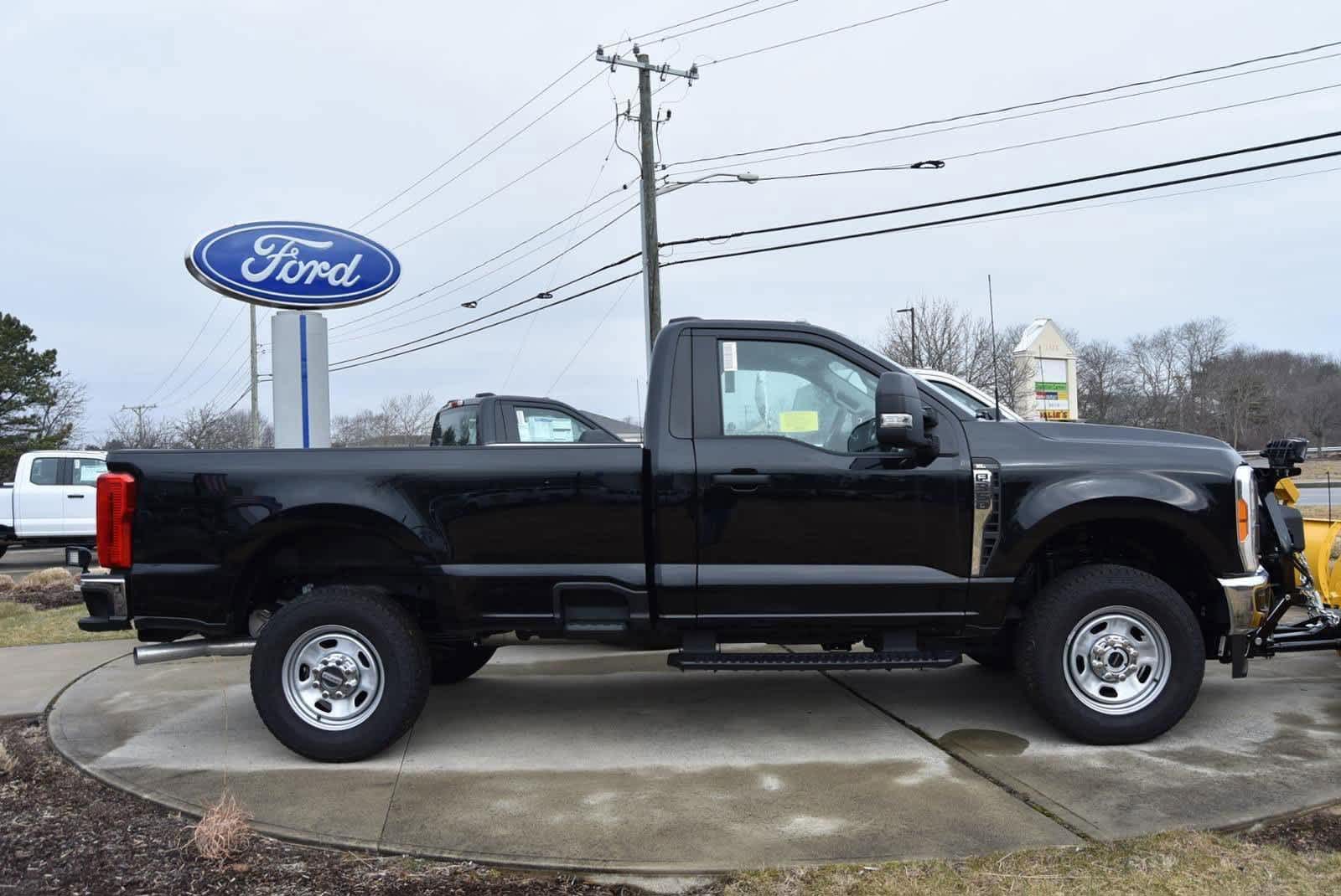 2023 Ford Super Duty F-350 SRW XL 4WD Reg Cab 8 Box 4