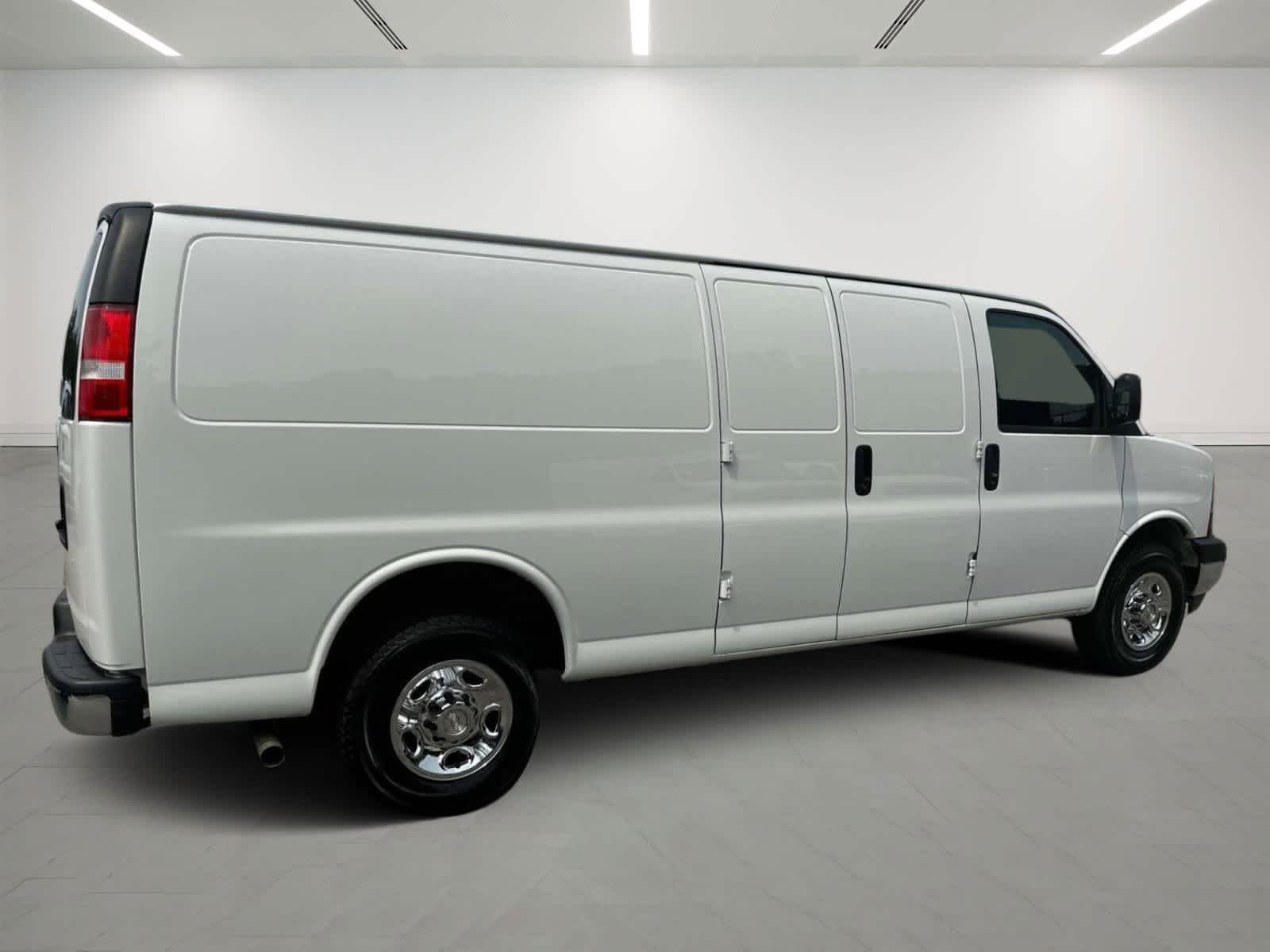 2023 Chevrolet Express  4