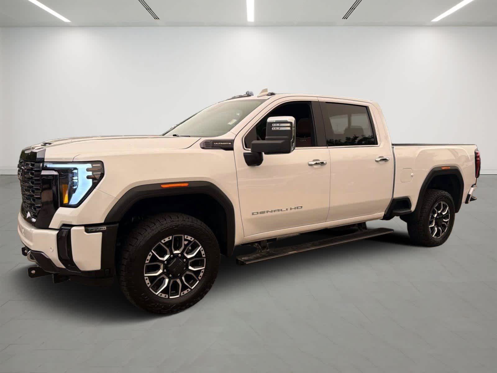 White Frost Tricoat 2024 GMC Sierra 3500HD Pickup Truck Four-Wheel Drive Automatic