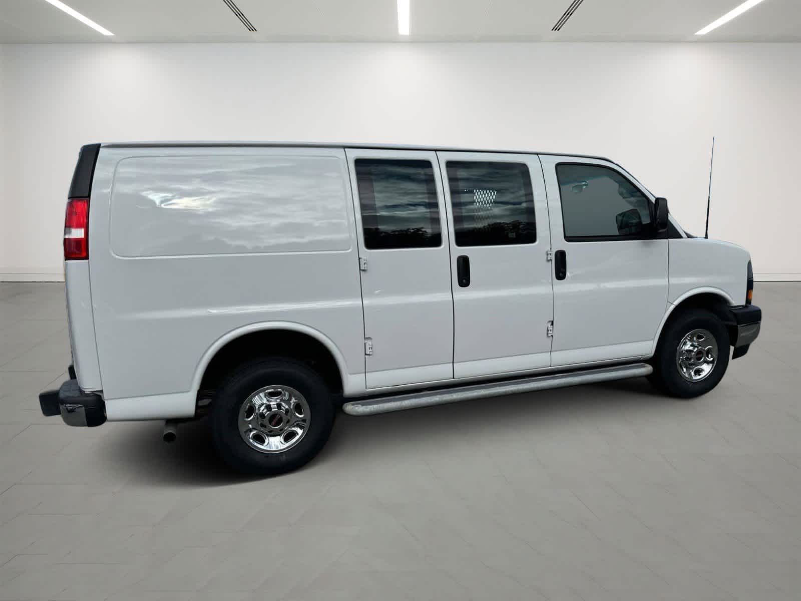 2022 GMC Savana  4