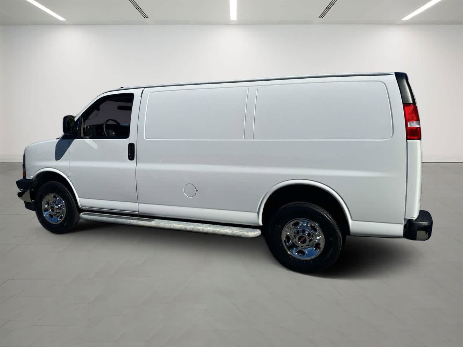 2022 GMC Savana  3