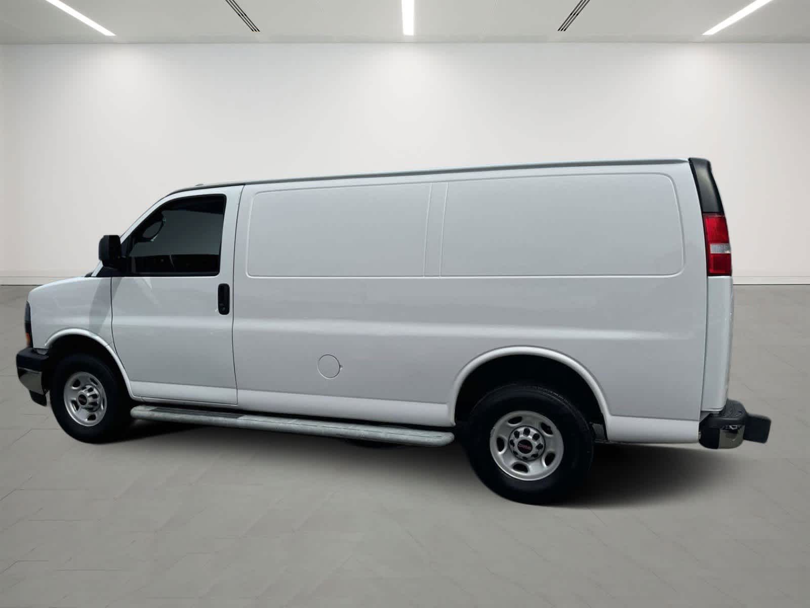 2022 GMC Savana  3