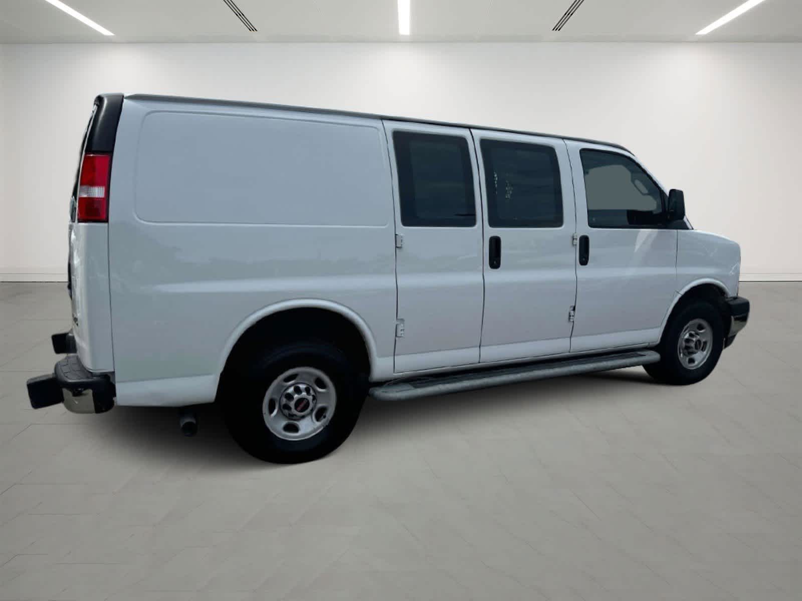 2022 GMC Savana  4