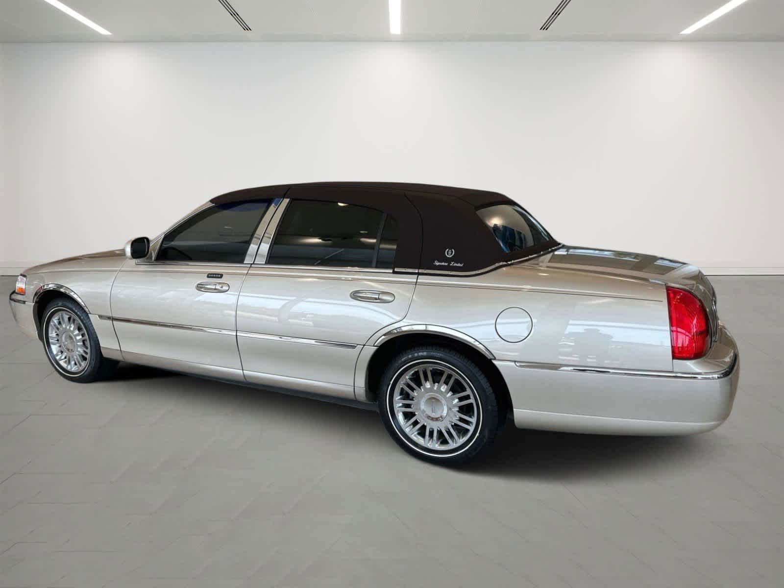 2007 Lincoln Town Car Signature Limited 3